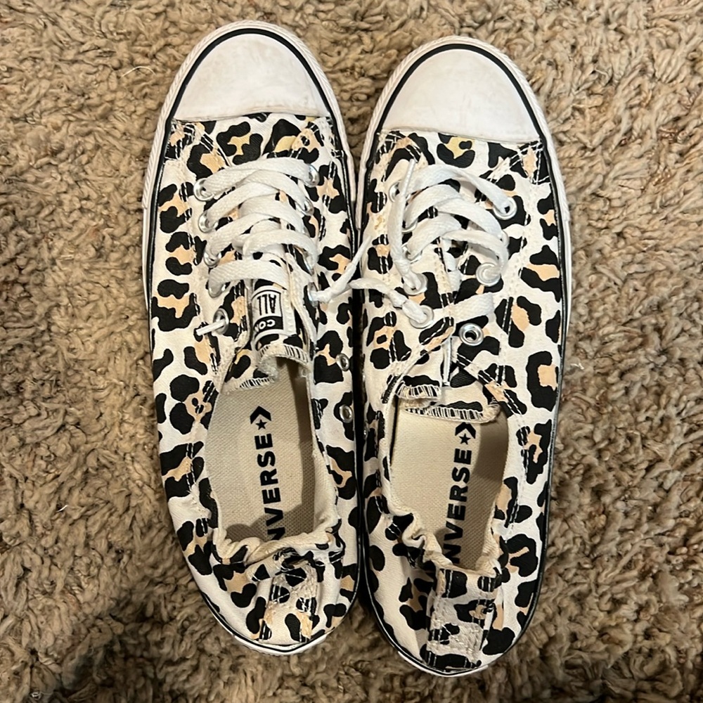 Converse All Star.  Elastic back.  Hardly worn  size 11